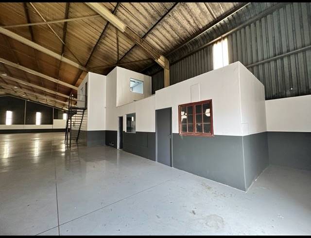 1,530M² WAREHOUSE FOR SALE IN WATERFALL